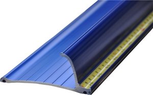 Turvaviivain teräsreunalla